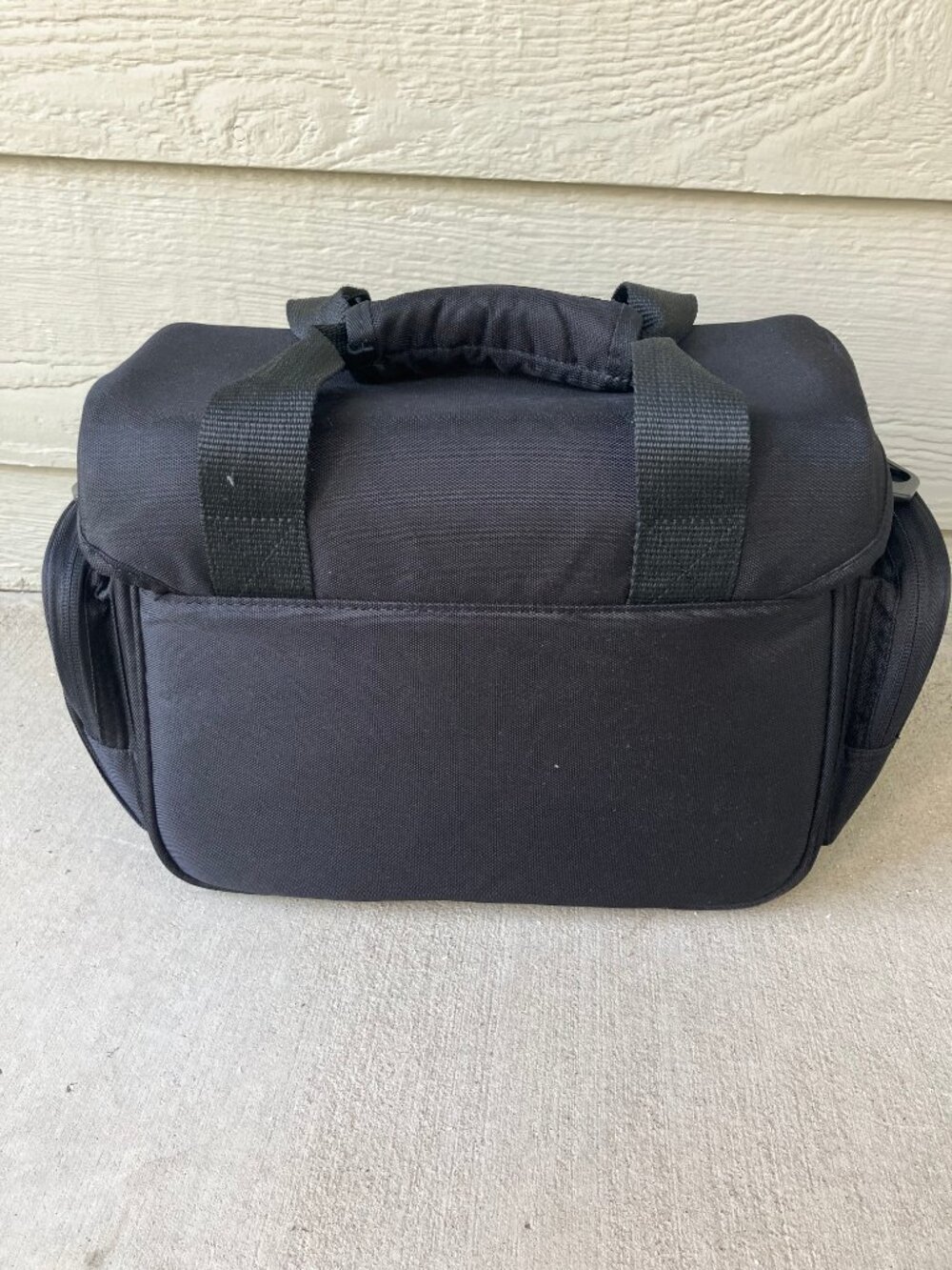 Amazon Basics DSLR Camera Bag - Picture 2 of 3